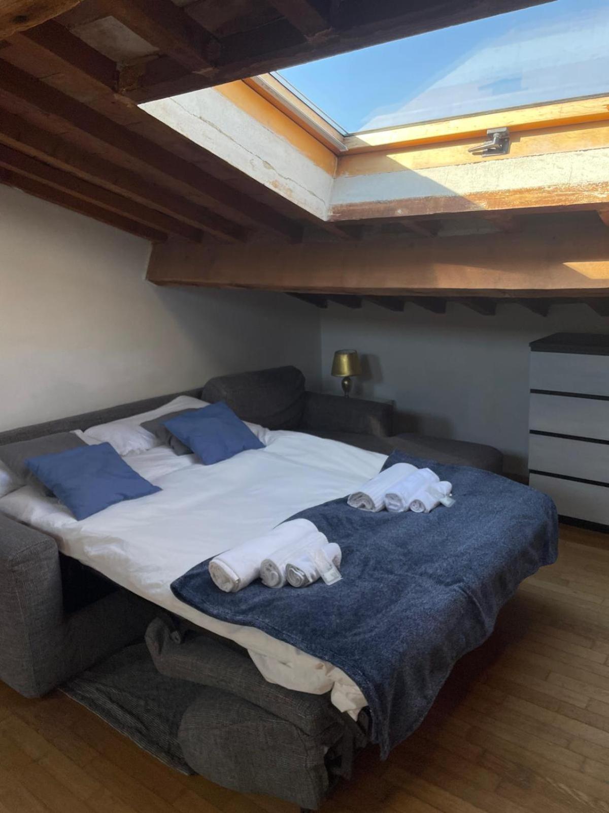 Apartament Luminosa Mansarda Vicino Al Porto Livorno Zewnętrze zdjęcie
